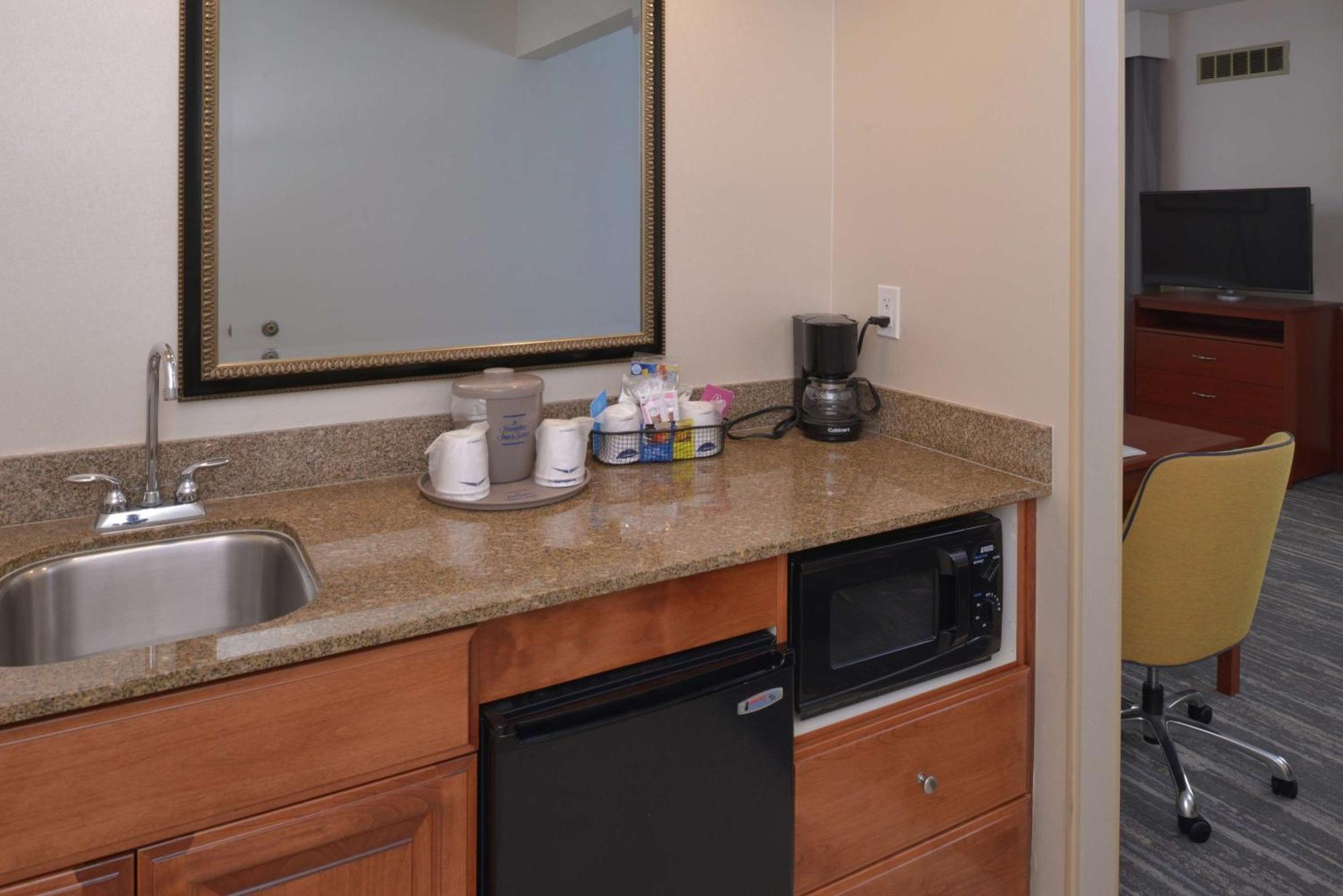 Hampton Inn And Suites Bakersfield North-Airport Екстериор снимка