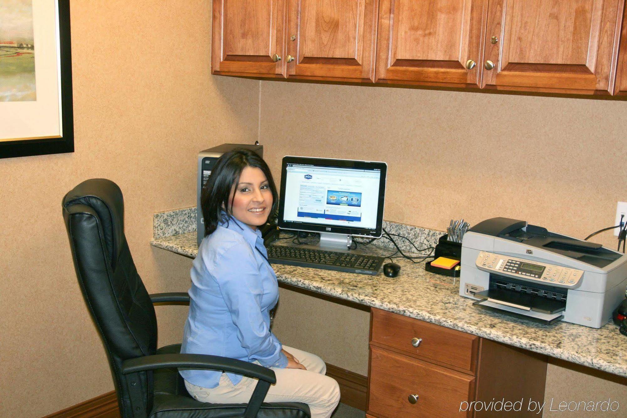 Hampton Inn And Suites Bakersfield North-Airport Съоръжения снимка