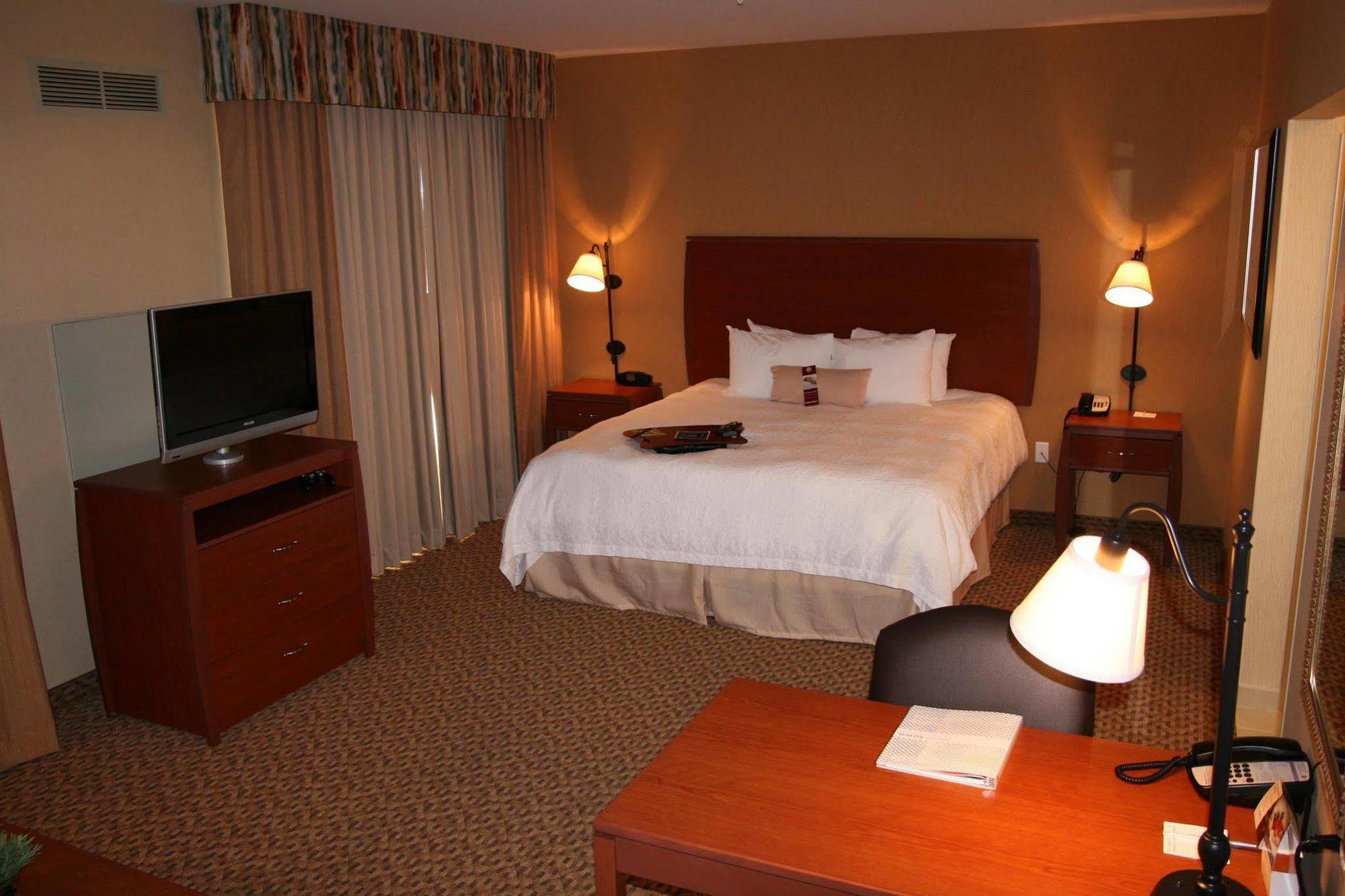 Hampton Inn And Suites Bakersfield North-Airport Стая снимка